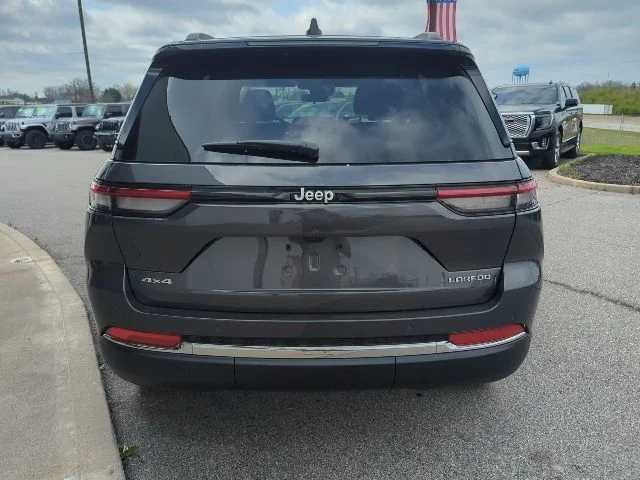 New 2026 Baltic Gray Metallic Clear-Coat Exterior Paint Jeep Laredo X image 8