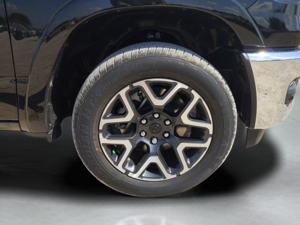 New 2026 Diamond Black Crystal Pearl-Coat Exterior Paint RAM Laramie image 44