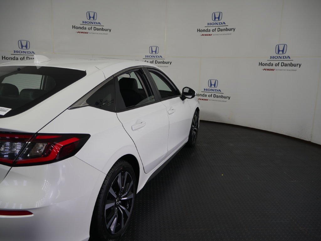 Certified Used 2024 Platinum White Pearl Honda EX-L image 4