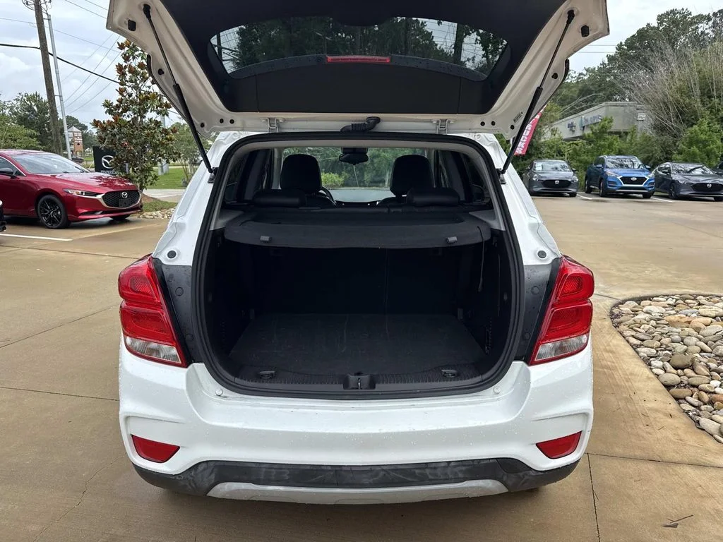 Used 2017 White Chevrolet LT image 8