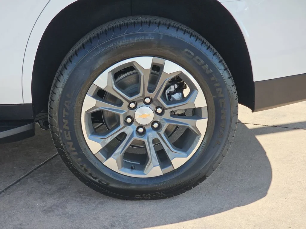 New 2026 Summit White Chevrolet LT image 39