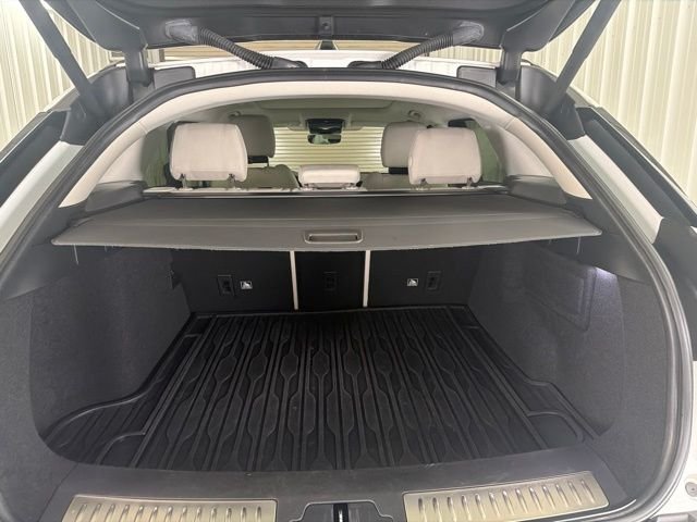 Used 2019 Fuji White Land Rover S image 21