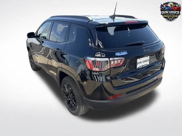 New 2026 Diamond Black Crystal Pearlcoat Jeep Latitude image 3
