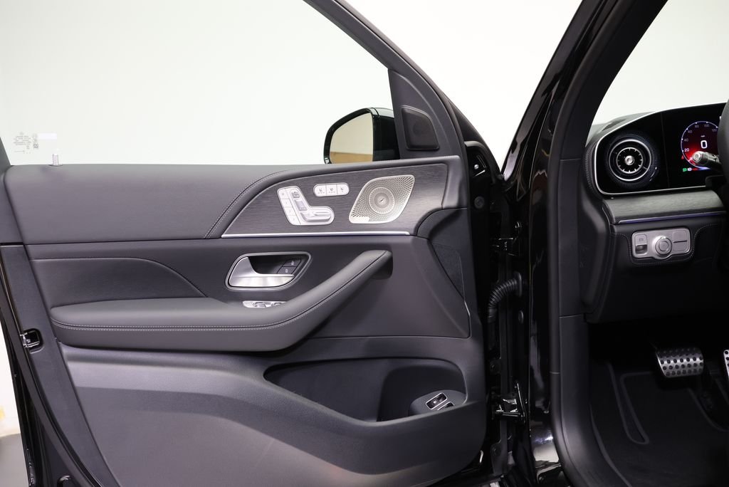 New 2027 Obsidian Black Metallic Mercedes-Benz  image 32