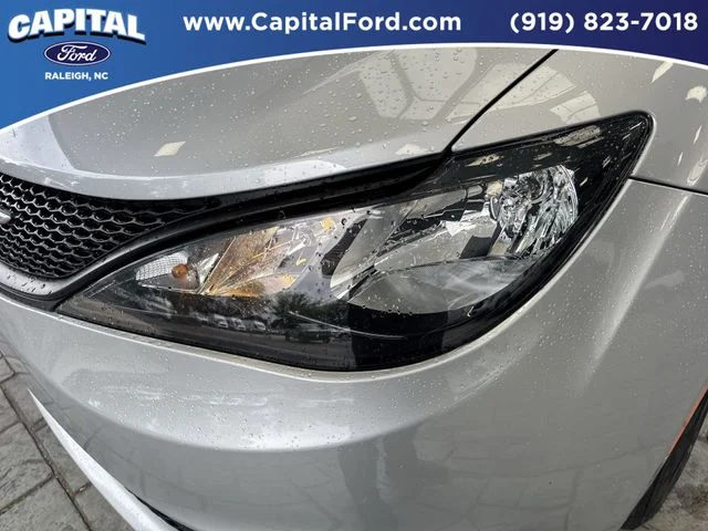 Used 2023 Silver Chrysler LX image 11