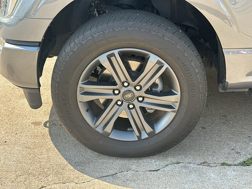 Used 2023 Carbonized Gray Metallic Ford Lariat image 3