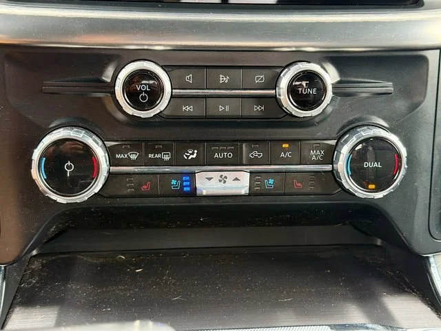 Used 2023 White Metallic Ford LARIAT image 33