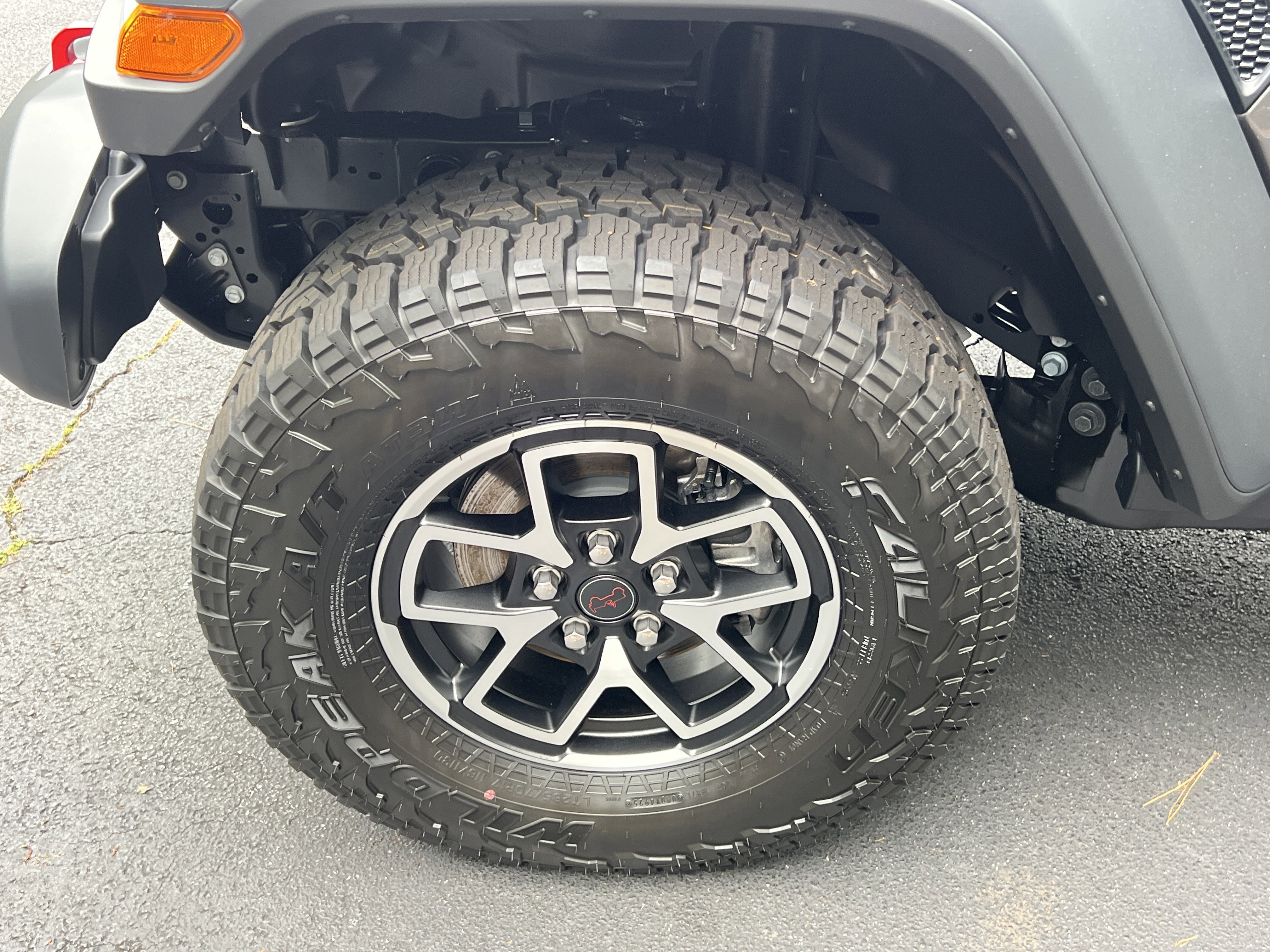 New 2026 Granite Crystal Metallic Clear-Coat Exterior Paint Jeep Rubicon image 13