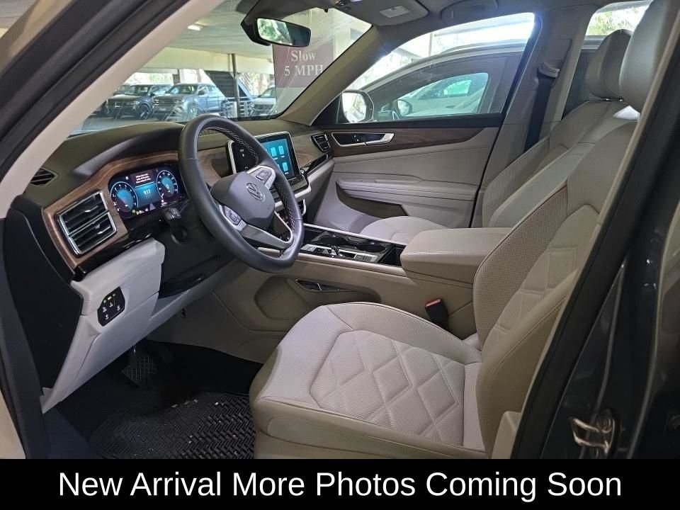 Used 2024 Gray Volkswagen 2.0T SE w/Technology image 3