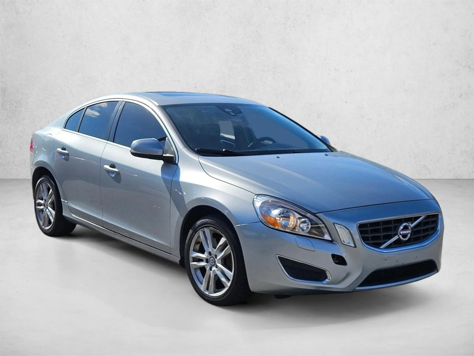 Used 2013 Electric Silver Metallic Volvo T5 image 3