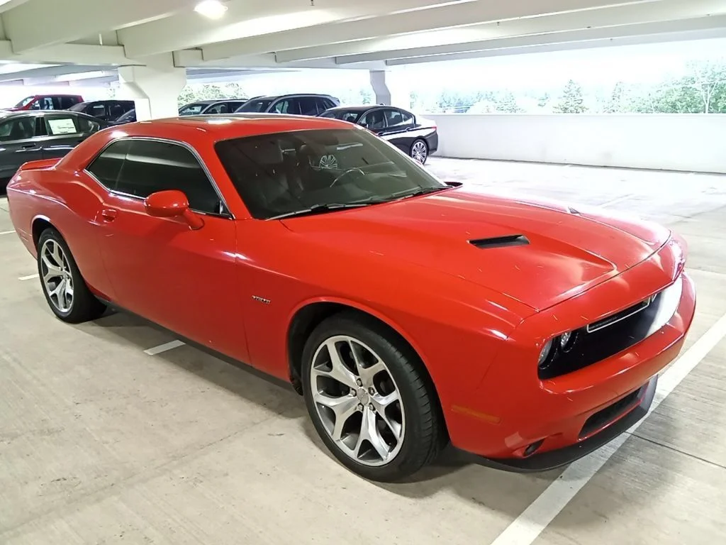 Used 2016 Torred Clearcoat Dodge R/T image 3