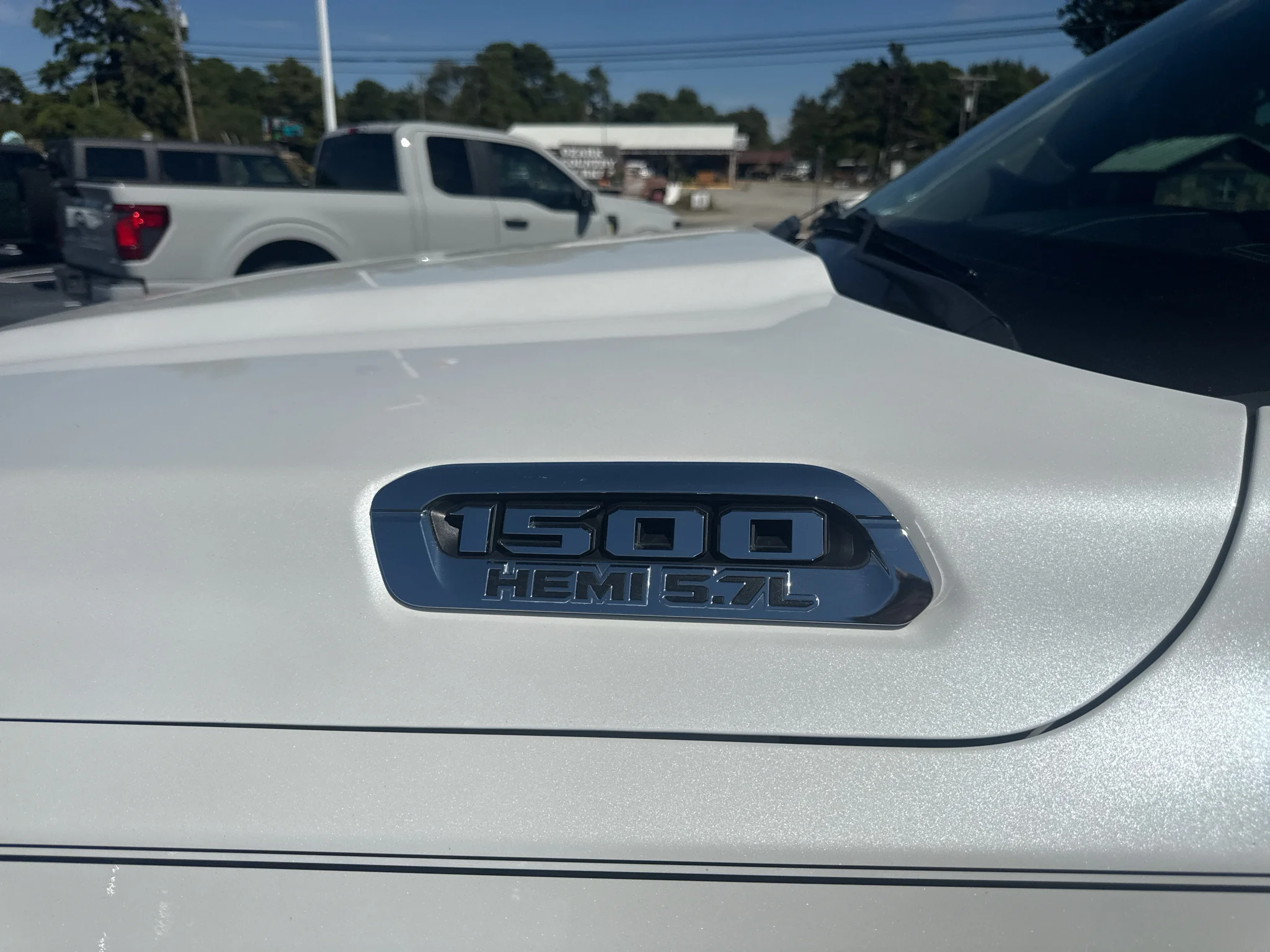 Used 2019 Ivory White Tri-Coat Pearlcoat Ram Limited image 9