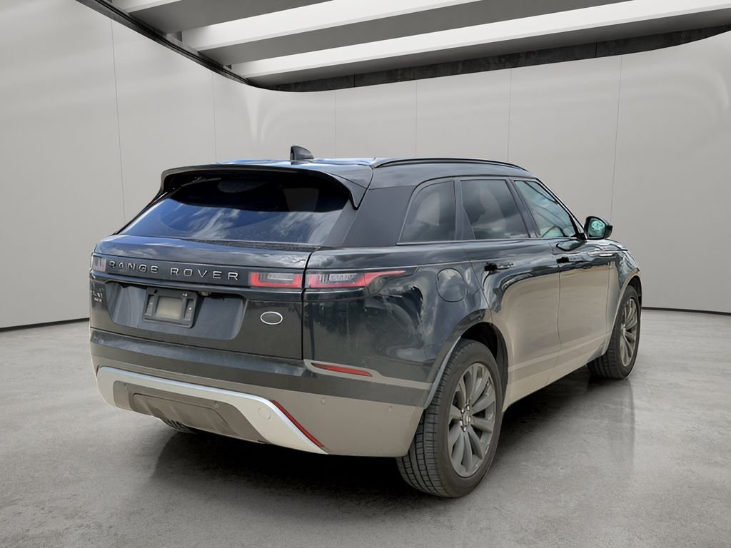 Used 2018 Santorini Black Land Rover R-Dynamic SE image 5