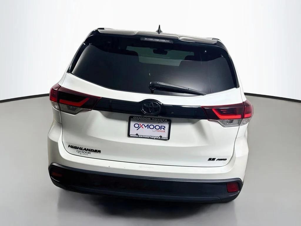 Used 2019 Blizzard Pearl Toyota SE image 6