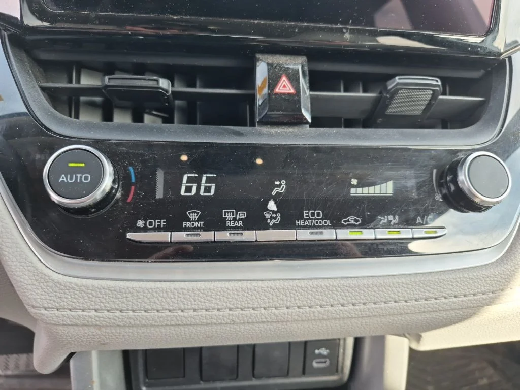 Used 2023 Pearl Toyota LE image 18