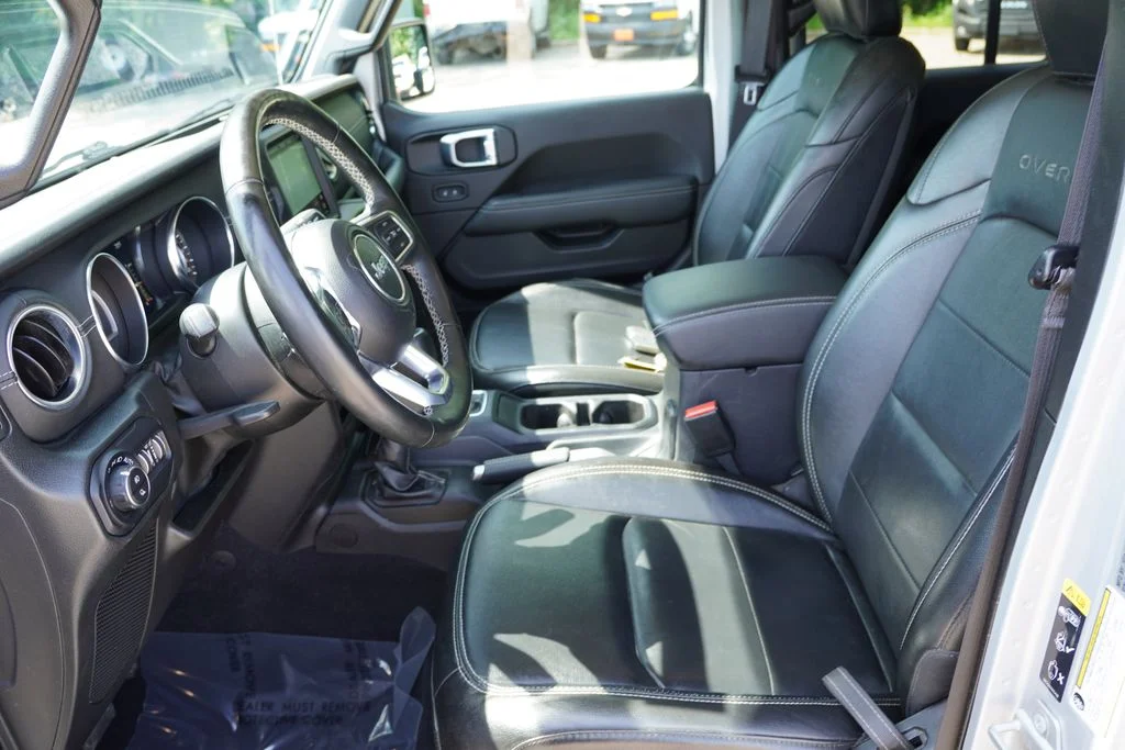 Used 2022 Silver Zynith Clearcoat Jeep Overland image 16