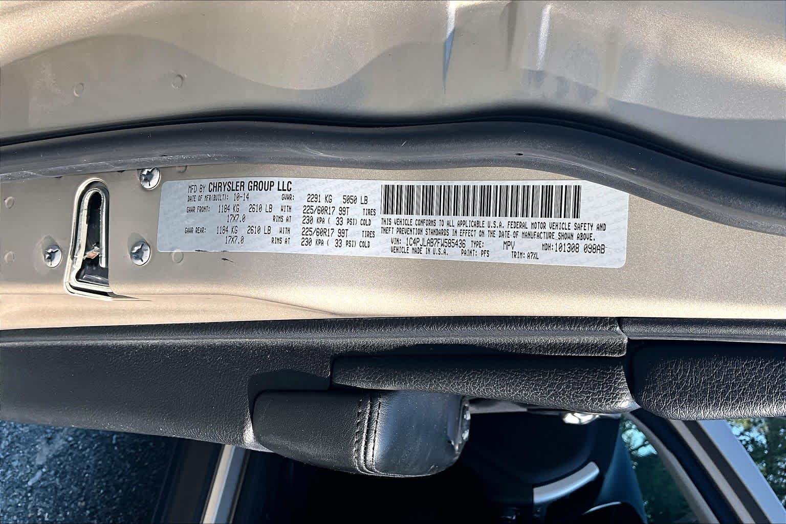 Used 2015 Cashmere Pearlcoat Jeep Sport image 34