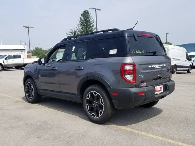 New 2025 Carbonized Gray Metallic Ford Outer Banks® image 5