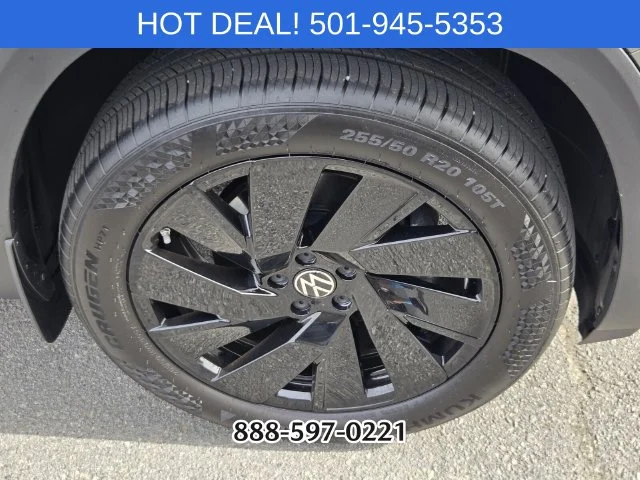 Used 2026 Green Volkswagen SE w/Technology image 21