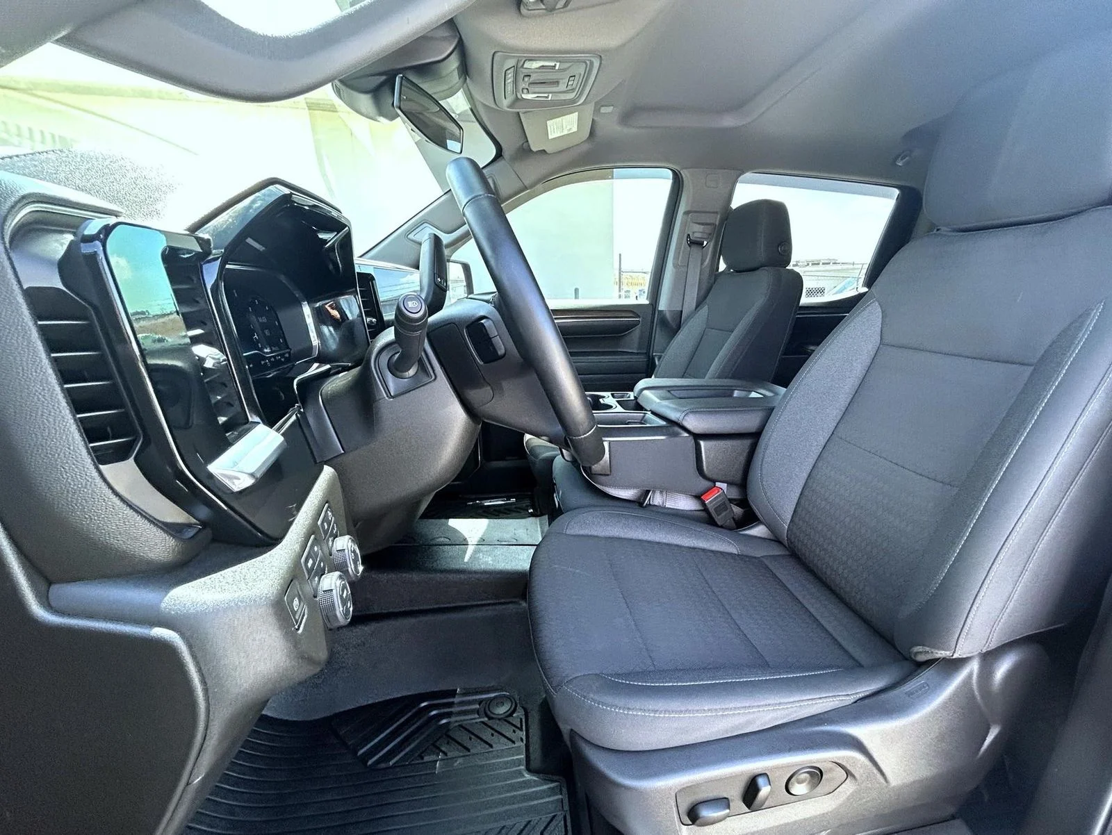 2024 Chevrolet Silverado 1500 LT - Photo 10