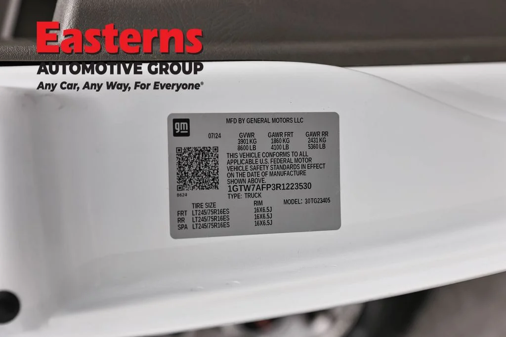 Used 2024 White GMC Work Van image 32