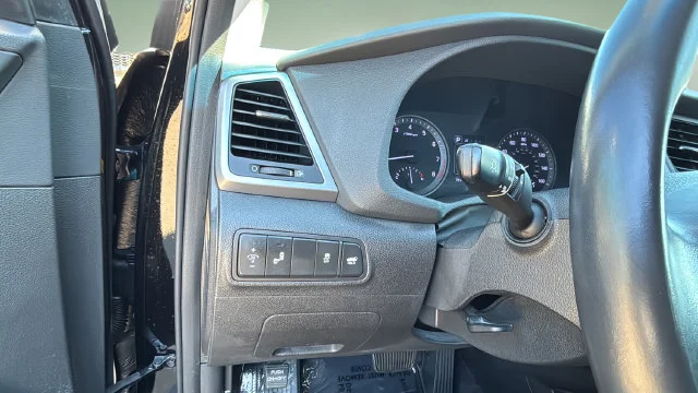 Used 2018 Black Hyundai Value image 22