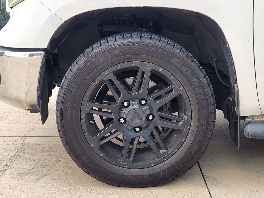 Used 2020 Super White Toyota SR5 image 12
