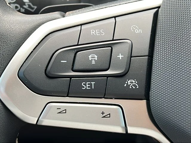 Used 2024 Gray Volkswagen 2.0T SE image 19