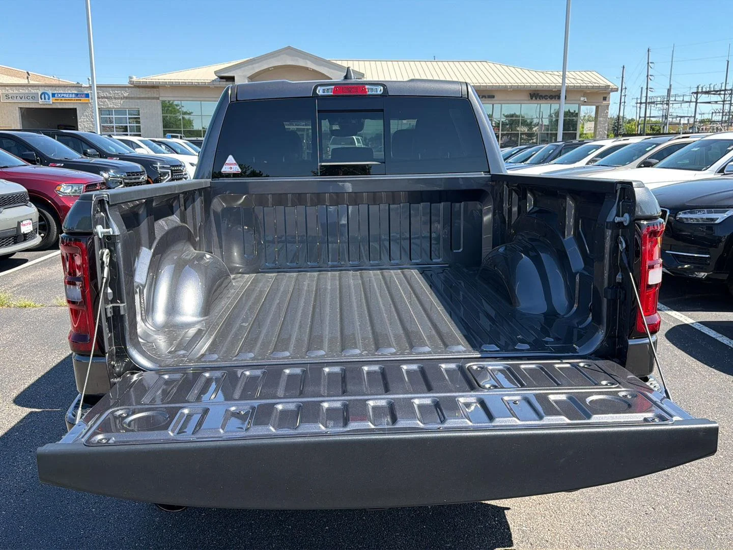 New 2026 Granite Crystal Metallic Clear-Coat Exterior Paint RAM Laramie image 22
