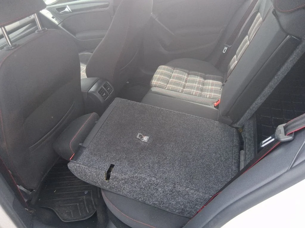 Used 2013 Black Volkswagen Base image 15