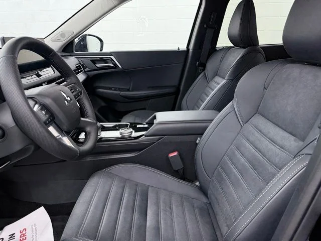 New 2026 Black Mitsubishi SE image 18