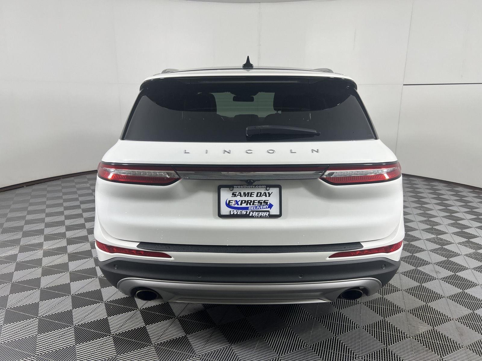 Used 2021 Pristine White Lincoln Reserve image 10