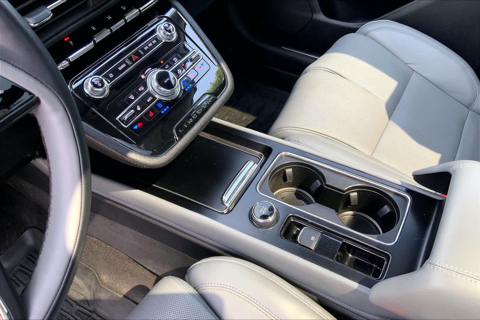 Used 2022 Pristine White Metallic Tri-Coat Lincoln Reserve image 17