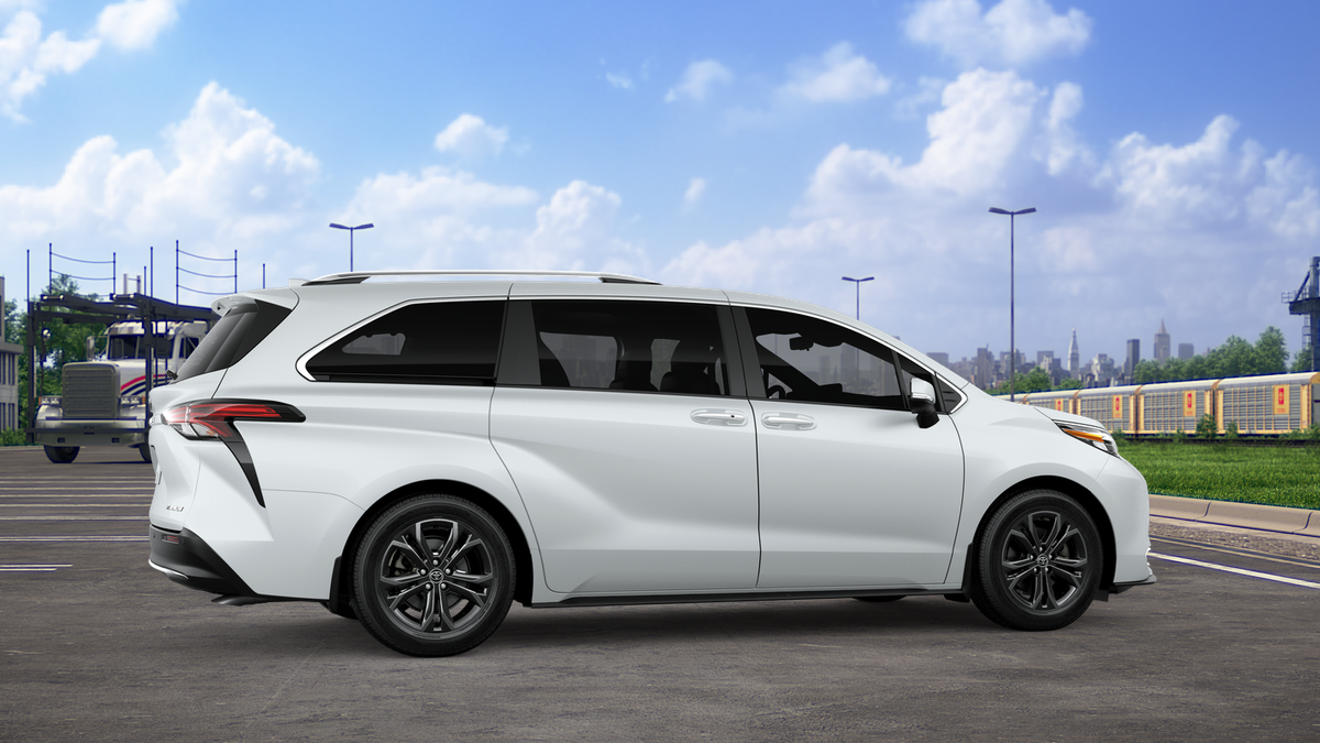 New 2026 Wind Chill Pearl Toyota Platinum image 11