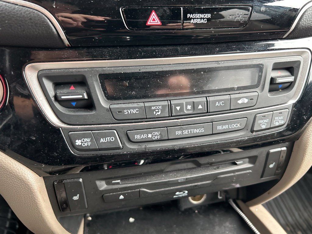 Used 2019 White Diamond Pearl Honda Touring image 8
