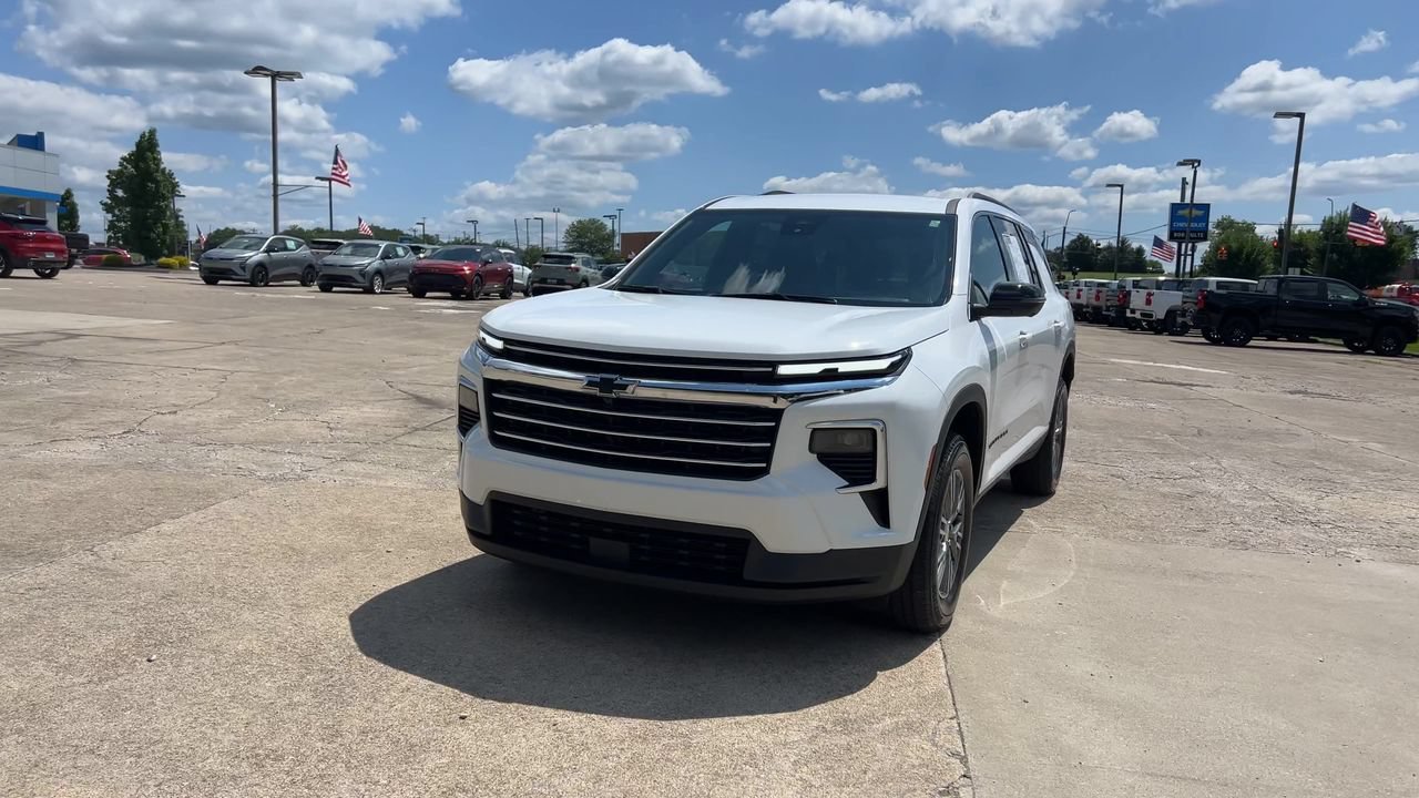 Used 2024 Summit White Chevrolet LT image 4