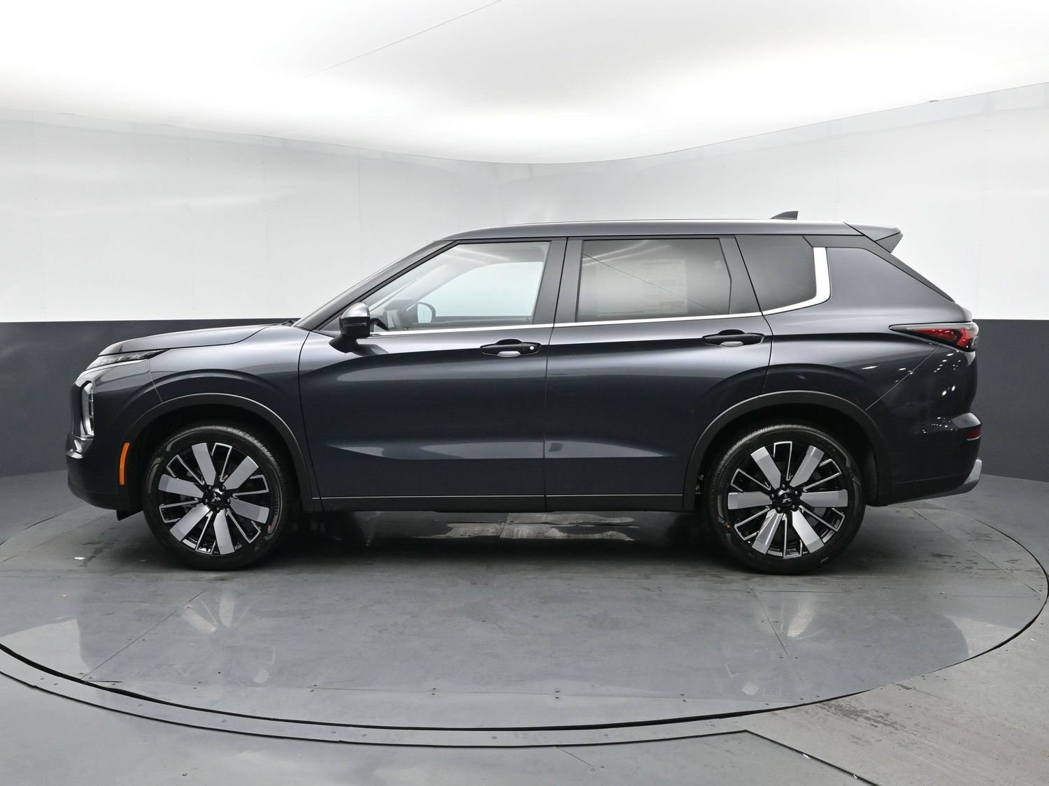 New 2026 Gray Mitsubishi SE 1.5T 2WD image 4