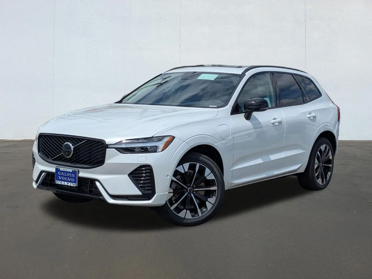 2026 Volvo XC60 T8 Ultra Dark AWD's photo