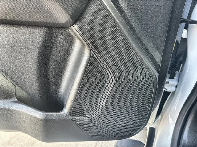 Used 2025 Summit White GMC Elevation image 23