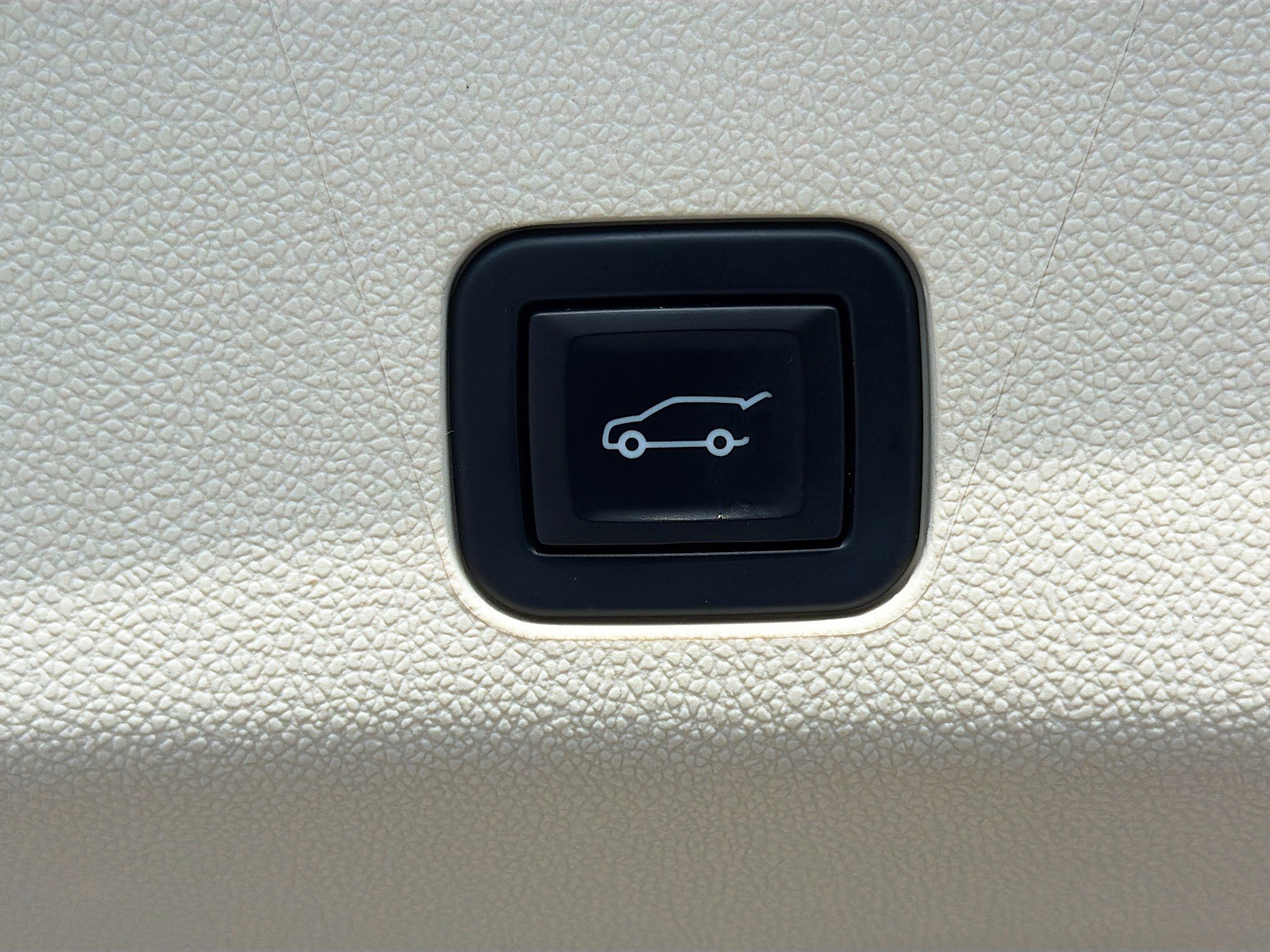 Used 2022 Black Raven Cadillac Sport Platinum image 14