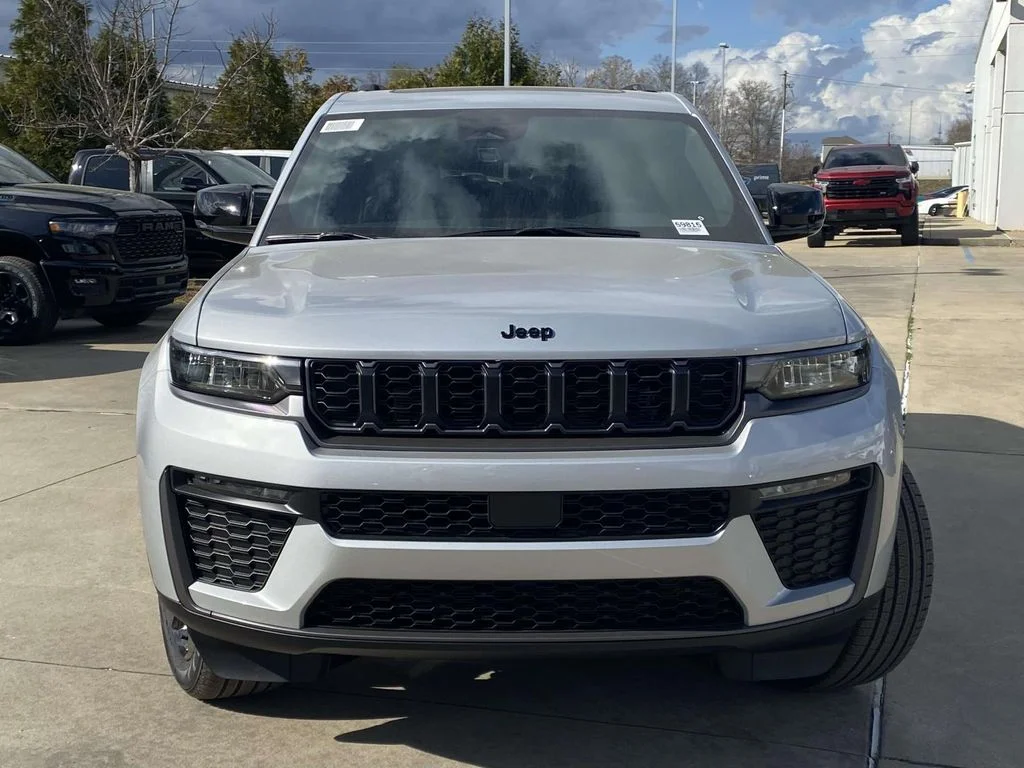 New 2026 Silver Zynith Exterior Paint Jeep Limited image 31