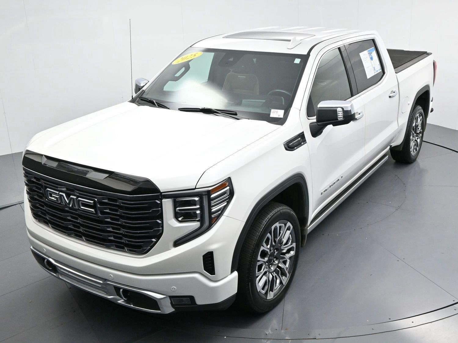 Used 2025 White Frost Tricoat GMC Denali Ultimate image 42