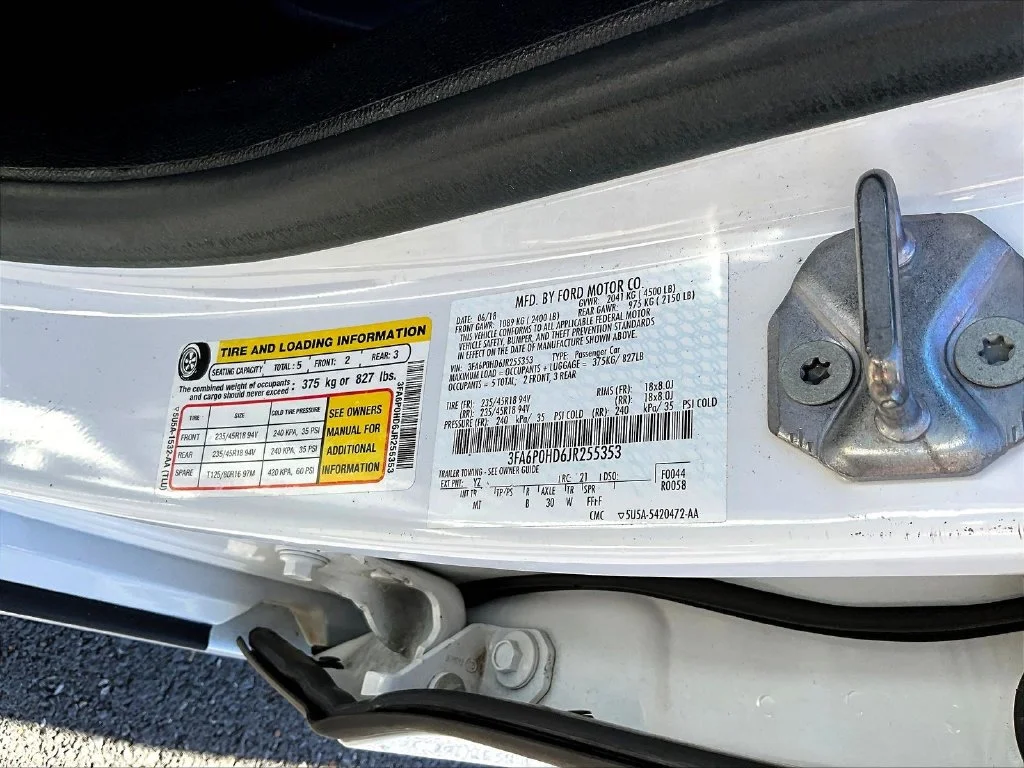 Used 2018 Oxford White Ford SE image 21