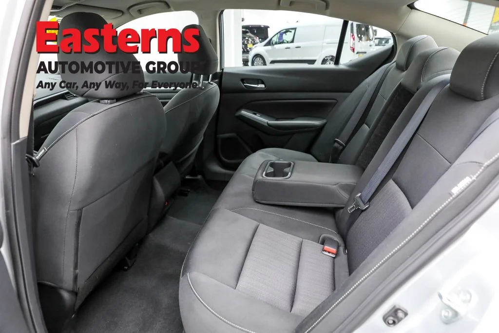 Used 2022 Silver Nissan 2.5 SV image 21