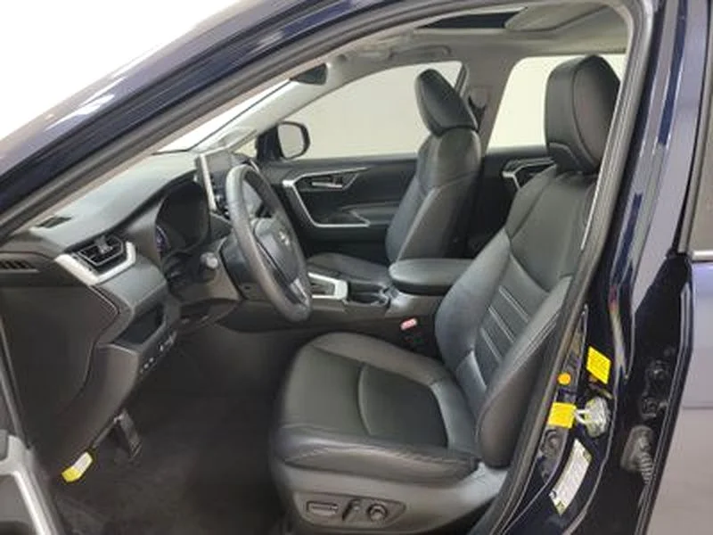 Used 2021 Blue Toyota XLE Premium image 7