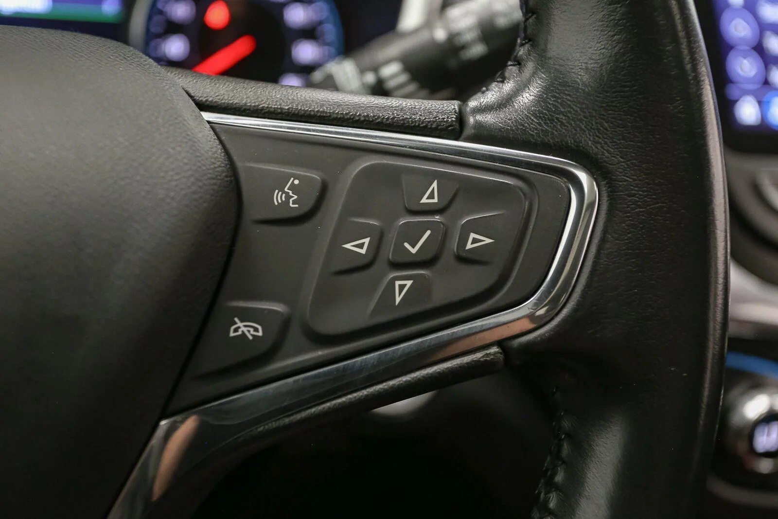 Used 2020 Cajun Red Tintcoat Chevrolet LT image 38