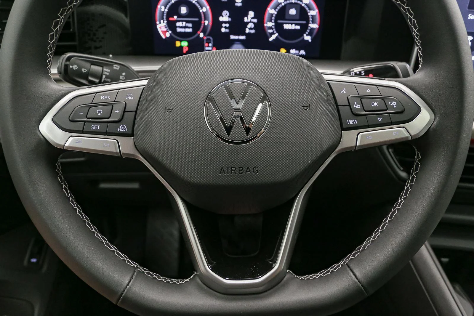 New 2026 Deep Black Pearl Volkswagen SE image 22