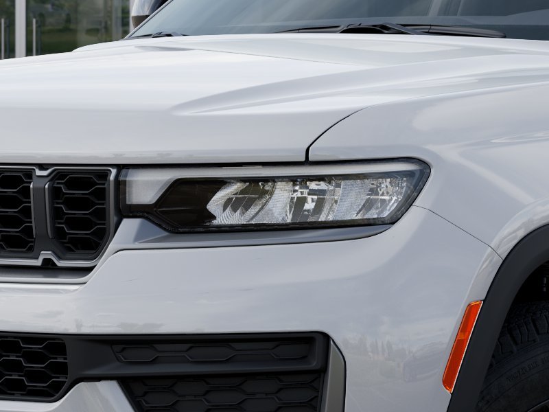 New 2026 Bright White Clear-Coat Exterior Paint Jeep Laredo Altitude image 36
