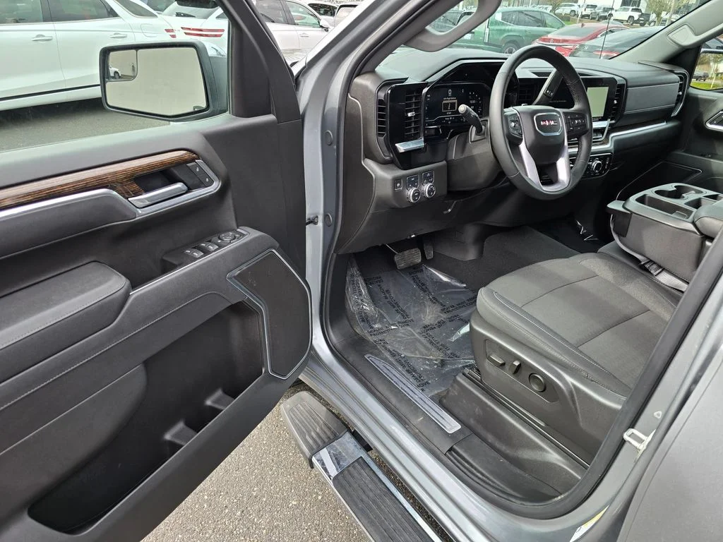 Used 2025 Sterling Metallic GMC SLE image 20