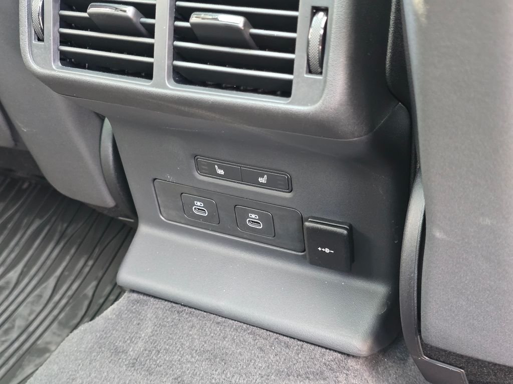 New 2026 Fuji White Land Rover Dynamic se image 34